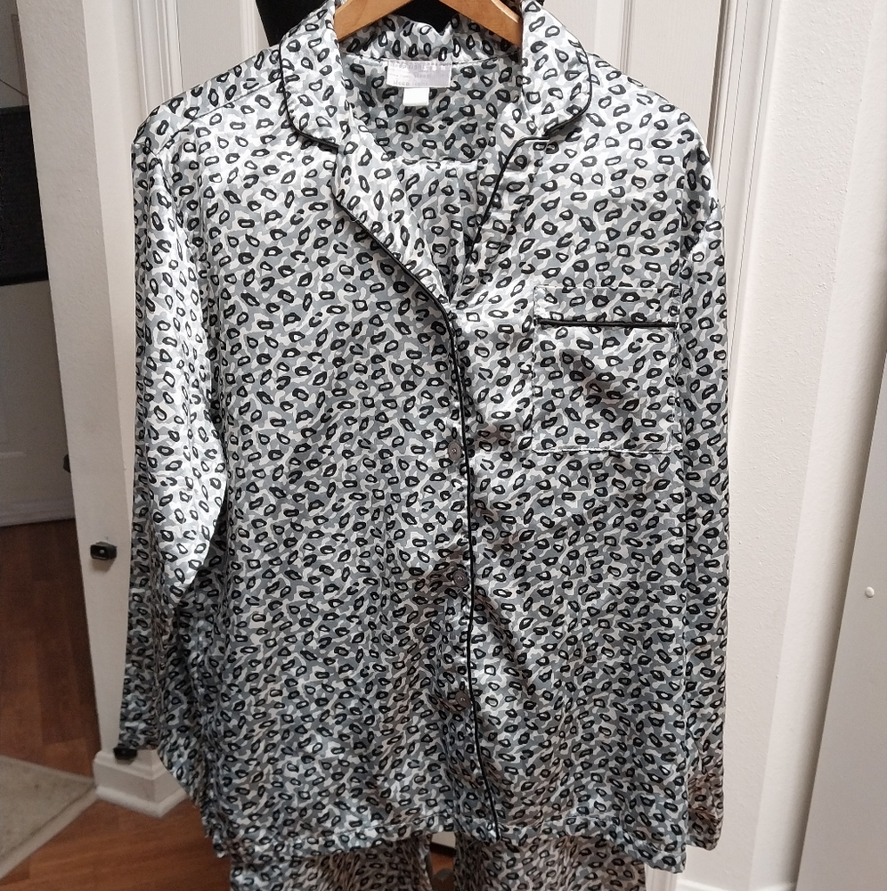 Chic Leopard Print Pajama Set